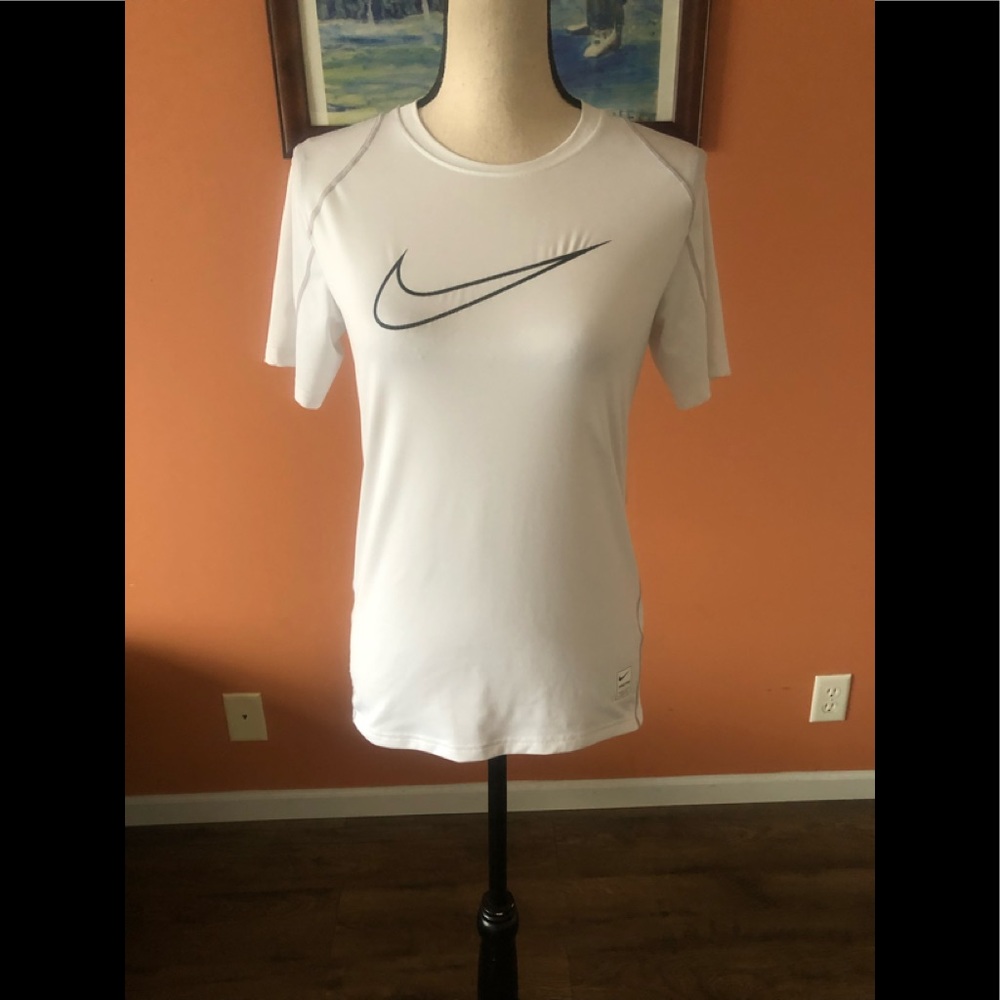 NIKE PRO dri-fit white fitted athletic t-shirt